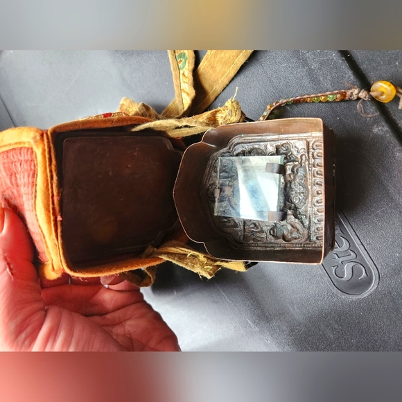 PORTABLE SHRINE - Picture 2 of 6